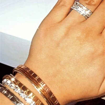 Σετ με δαχτυλίδι και 10 γυναικεία βραχιόλια σε χρώματα Gold rose και silver.