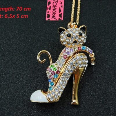 ​Κολιέ με μοτίφ μία ψηλοτάκουνη γόβα