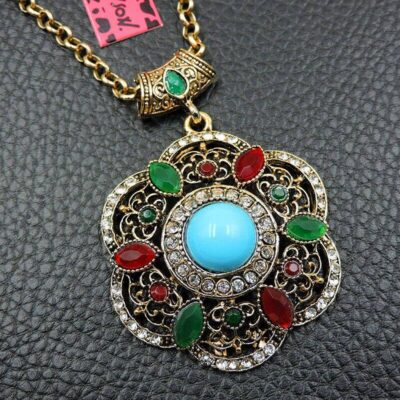 Γυναικείο μενταγιόν βυζαντινής αρχιτεκτονικής