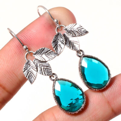 σκουλαρίκια, κατασκευασμένα από ασήμι 925. Διακοσμημένα με Απατίτη χαλαζία