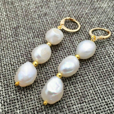 Σκουλαρίκια διακοσμημένα με τρία 100% φυσικά μαργαριτάρια 10-11mm.