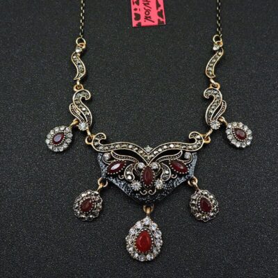 Βυζαντινό περιδέραιο με κόκκινες πέτρες. Ένα κόσμημα σαγηνευτικό!