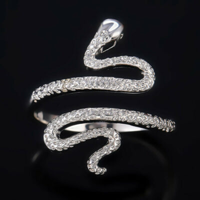 Υπέροχο δαχτυλίδι φίδι με λευκές πέτρες ζιργκόν.