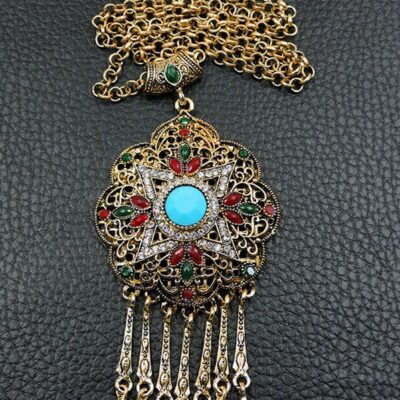 Ιδιαίτερο χειροποίητο κολιέ κατασκευασμένο από ασήμι και χαλκό με αντικέ επεξεργασία.