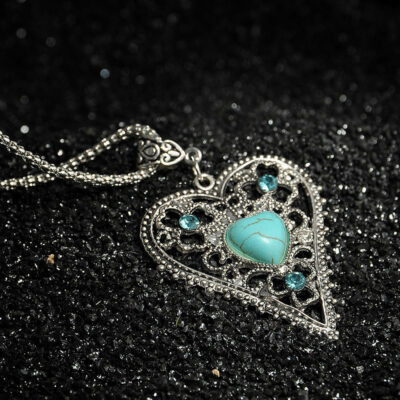 Ο μύθος του τυρκουάζ αναφέρει ότι απορροφά την αρνητική ενέργεια