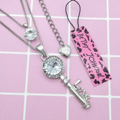 Διπλό κολιέ διακοσμημένο με λευκά ζιργκόν με μοτίφ το κλειδί της καρδιάς σας!!!