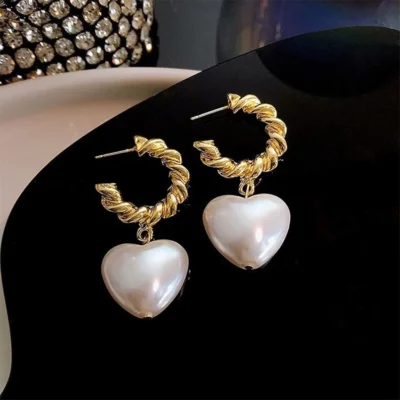 Κρεμαστά σκουλαρίκια σε σχήμα καρδιάς