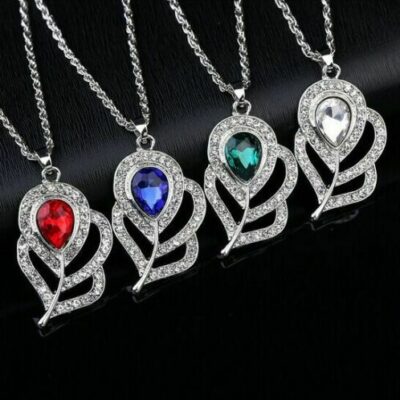 Μενταγιόν με ένα μεγάλο μοτίφ