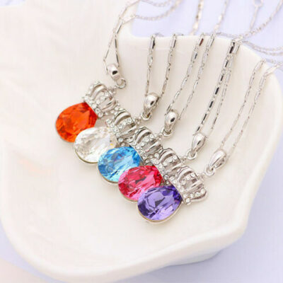 Επάργυρο μενταγιόν, με μοτιφ ένα βασιλικό στέμμα