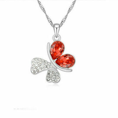 ​Μενταγιόν με μοτίφ μία πεταλούδα