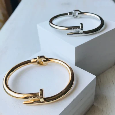 Καταπληκτικό, μοντέρνο βραχιόλι τύπου Cartier