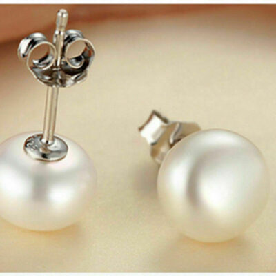 ​Υπέροχες λευκές πέρλες γλυκού νερού 8-9 χιλιοστών, δεμένες με ασήμι 925.