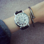 ​Ρολόι σε πολύ μοντέρνο σχέδιο