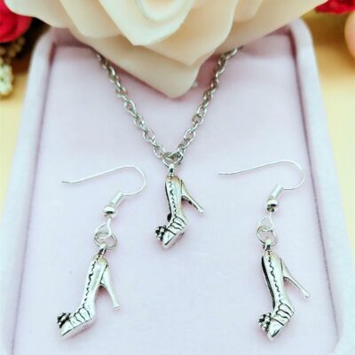 ​Παιχνιδιάρικο και νεανικό σετ