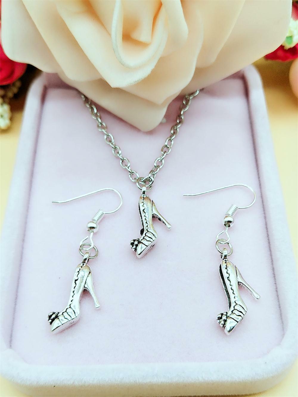 Παιχνιδιάρικο και νεανικό σετ Παιχνιδιάρικο και νεανικό σετ