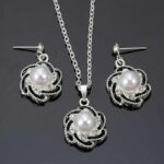 ​Σετ μενταγιόν και σκουλαρίκια