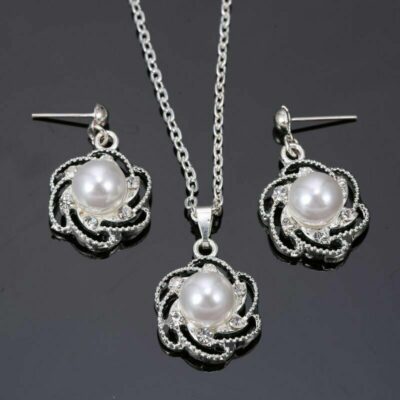 ​Σετ μενταγιόν και σκουλαρίκια