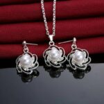 ​Σετ μενταγιόν και σκουλαρίκια