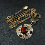 Συμβολικό κόσμημα βασισμένο στη βυζαντινή καλλιτεχνία