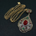 Vintage αισθητική σε βυζαντινά και αρχαϊκά σχέδια