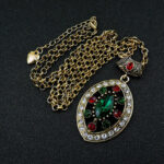 Vintage αισθητική σε βυζαντινά και αρχαϊκά σχέδια