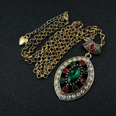 Vintage αισθητική σε βυζαντινά και αρχαϊκά σχέδια