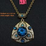 Vintage αισθητική σε βυζαντινά και αρχαϊκά σχέδια