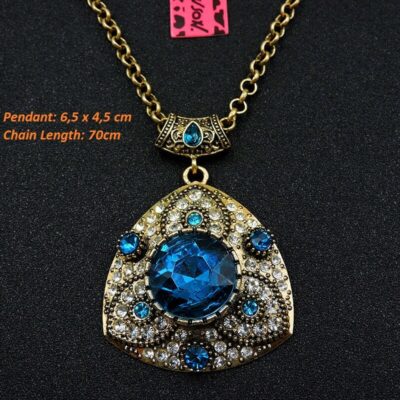 Vintage αισθητική σε βυζαντινά και αρχαϊκά σχέδια