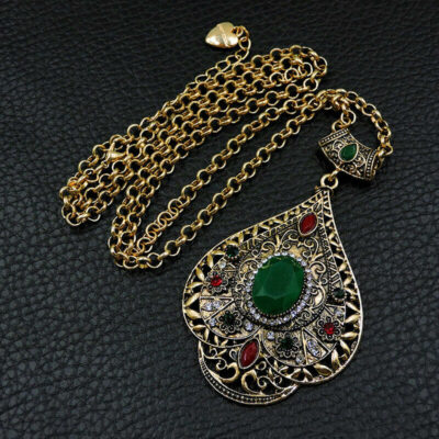 Vintage αισθητική σε βυζαντινά και αρχαϊκά σχέδια