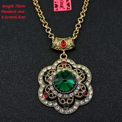 Vintage αισθητική σε βυζαντινά και αρχαϊκά σχέδια