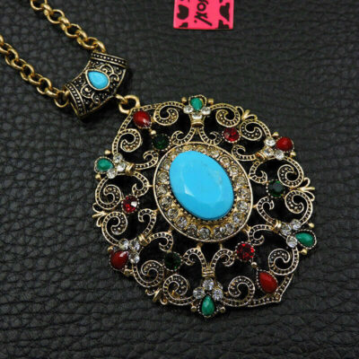 Vintage αισθητική σε βυζαντινά και αρχαϊκά σχέδια