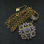 Vintage αισθητική σε βυζαντινά και αρχαϊκά σχέδια