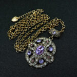 Vintage αισθητική σε βυζαντινά και αρχαϊκά σχέδια