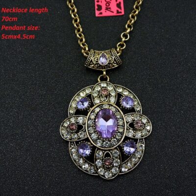 Vintage αισθητική σε βυζαντινά και αρχαϊκά σχέδια