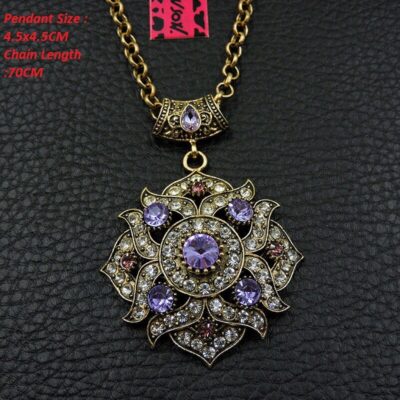 Vintage αισθητική σε βυζαντινά και αρχαϊκά σχέδια