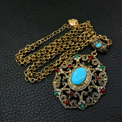 Vintage αισθητική σε βυζαντινά και αρχαϊκά σχέδια