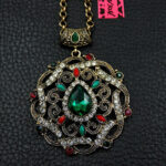 Vintage αισθητική σε βυζαντινά και αρχαϊκά σχέδια