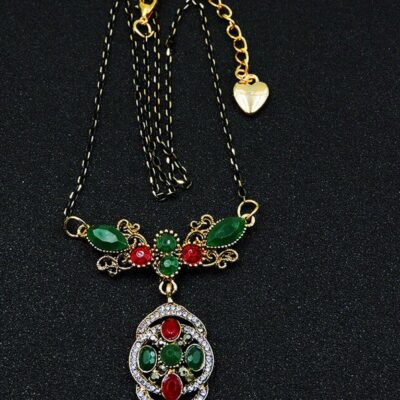 Vintage αισθητική σε βυζαντινά και αρχαϊκά σχέδια