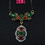 Vintage αισθητική σε βυζαντινά και αρχαϊκά σχέδια