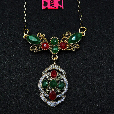 Vintage αισθητική σε βυζαντινά και αρχαϊκά σχέδια