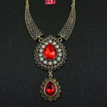 Χειροποίητο κολιέ με μεγάλο μοτίφ