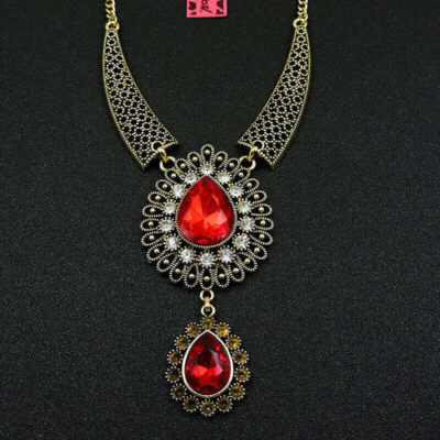 Χειροποίητο κολιέ με μεγάλο μοτίφ