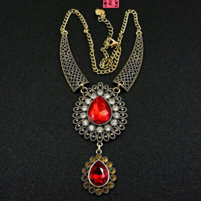 Χειροποίητο κολιέ με μεγάλο μοτίφ