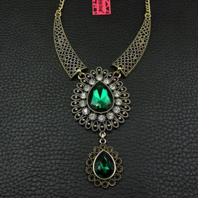 Κομψό χειροποίητο κολιέ