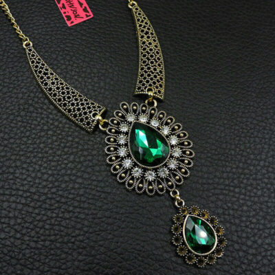 Κομψό χειροποίητο κολιέ