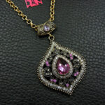 ​Συμβολικό μενταγιόν βασισμένο στη βυζαντινή καλλιτεχνία