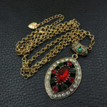 ​Vintage αισθητική σε βυζαντινά και αρχαϊκά σχέδια