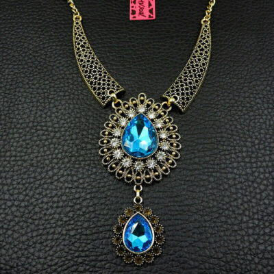 Μενταγιόν εμπνευσμένο από βυζαντινό μοτίφ