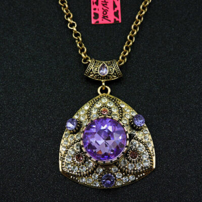 ​Vintage αισθητική σε βυζαντινά και αρχαϊκά σχέδια