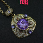 ​Vintage αισθητική σε βυζαντινά και αρχαϊκά σχέδια